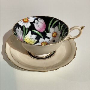 Paragon fine Bone China footedTeacup & Saucer, Double Warrant,appt HMQueen Mary